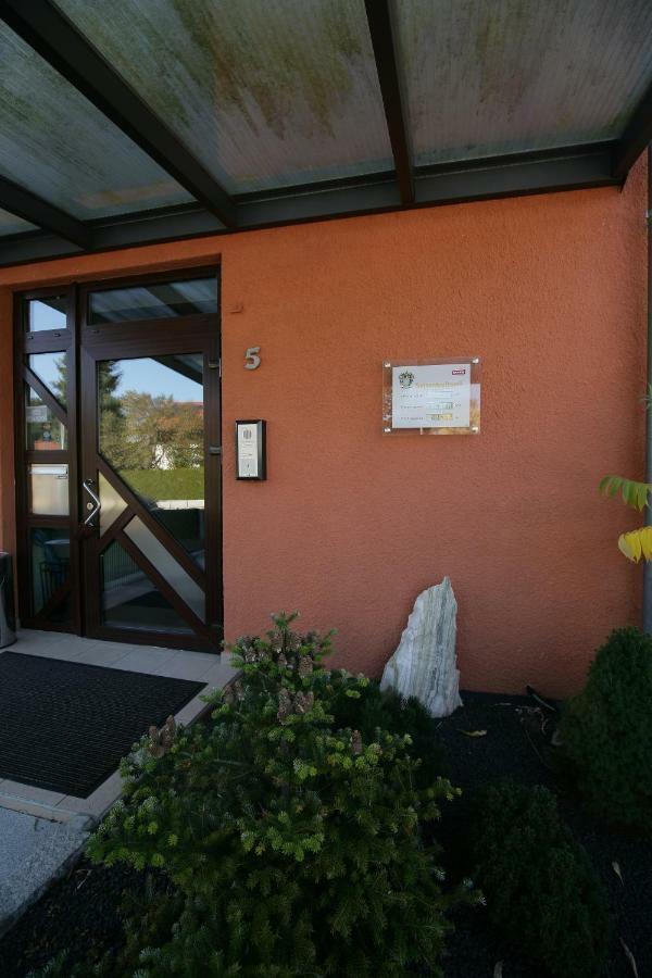 Hotel Am Baronenwald Göppingen Exterior foto